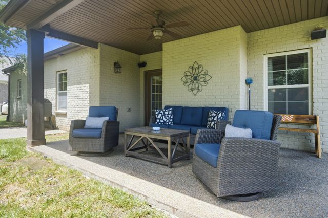 1005 Vinings Blvd, Gallatin, TN 37066