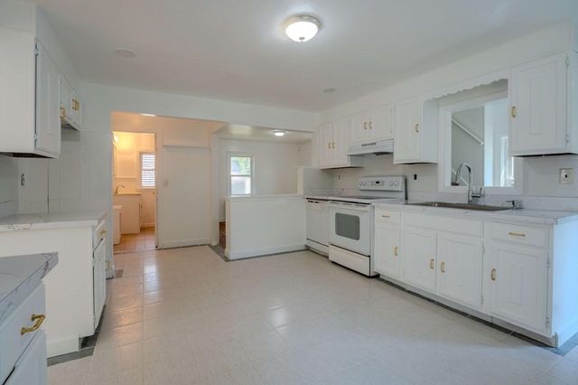 34 Hawthorne St, North Attleboro, MA 02760