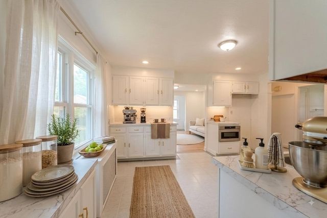 34 Hawthorne St, North Attleboro, MA 02760