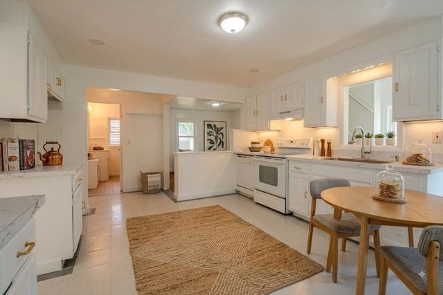 34 Hawthorne St, North Attleboro, MA 02760
