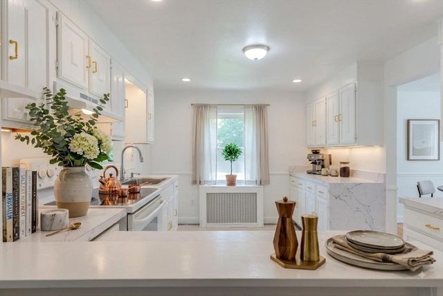 34 Hawthorne St, North Attleboro, MA 02760