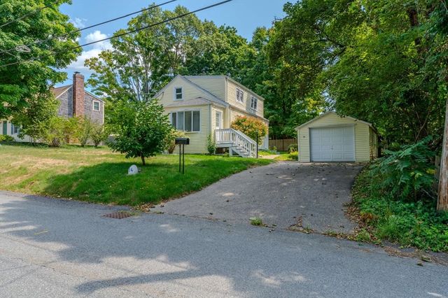 34 Hawthorne St, North Attleboro, MA 02760