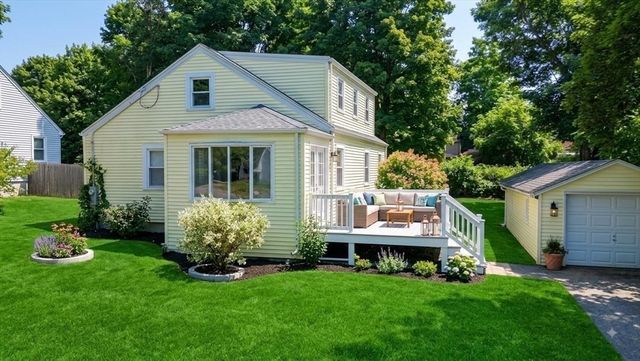 34 Hawthorne St, North Attleboro, MA 02760
