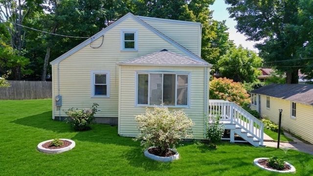 34 Hawthorne St, North Attleboro, MA 02760