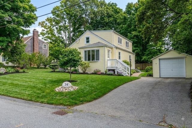 34 Hawthorne St, North Attleboro, MA 02760