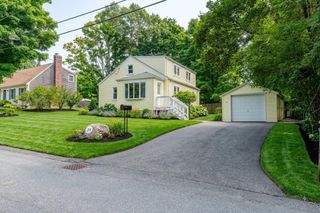 34 Hawthorne St, North Attleboro, MA 02760