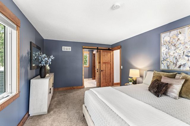 8125 Tierneys Woods Curve, Bloomington, MN 55438