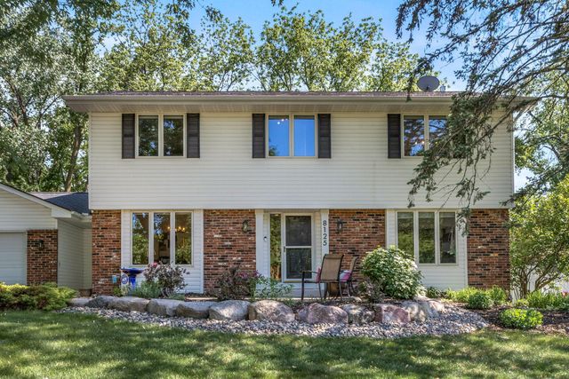 8125 Tierneys Woods Curve, Bloomington, MN 55438