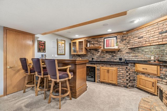 8125 Tierneys Woods Curve, Bloomington, MN 55438