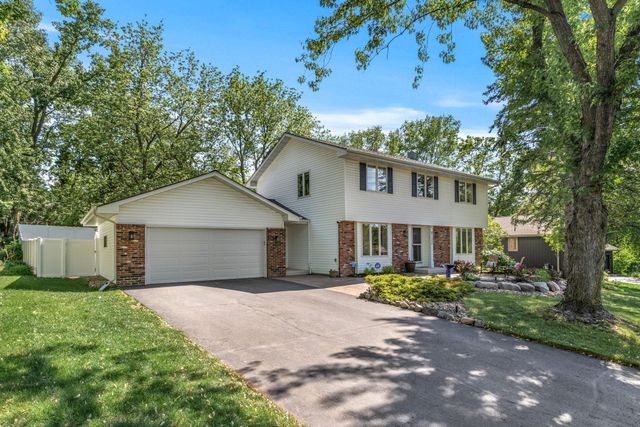 8125 Tierneys Woods Curve, Bloomington, MN 55438