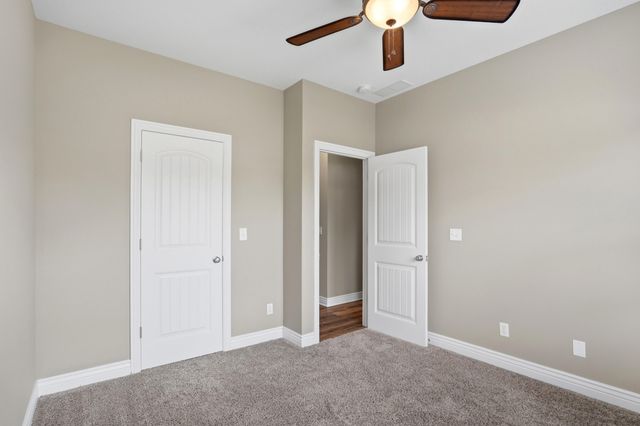 2003 AUGUST BRIGGS DR, Columbia, MO 65201