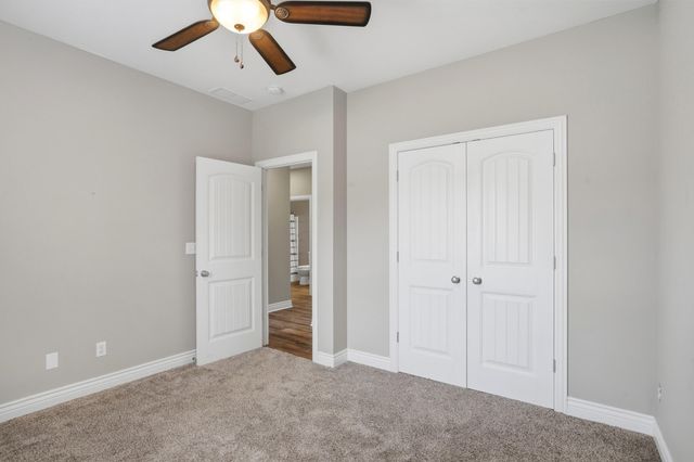 2003 AUGUST BRIGGS DR, Columbia, MO 65201
