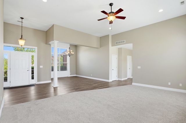 2003 AUGUST BRIGGS DR, Columbia, MO 65201