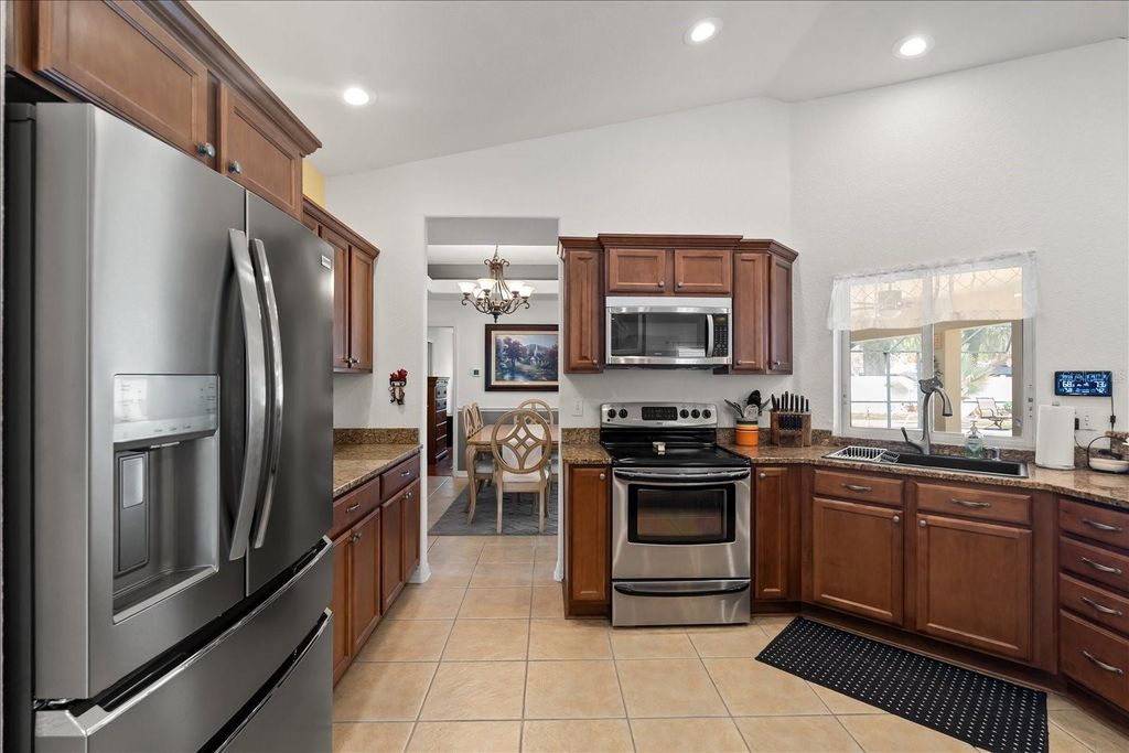 Image 12 of property listing at 1254 TIMBERIDGE LOOP S, Lakeland, FL 33809