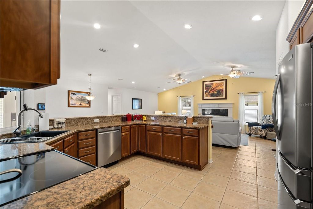 Image 10 of property listing at 1254 TIMBERIDGE LOOP S, Lakeland, FL 33809