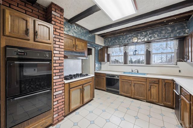 193-12 Foothill Avenue, Holliswood, NY 11423