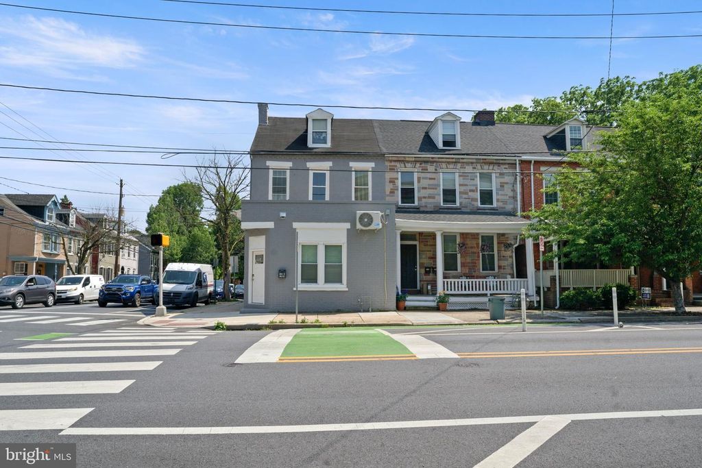 154 E LEMON STREET, Lancaster, PA 17602