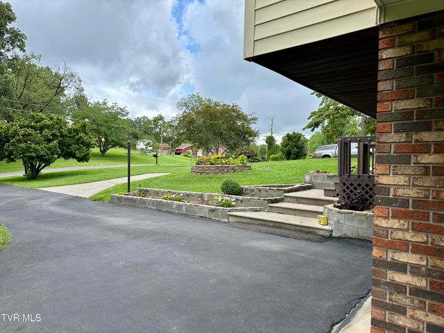 233 Lakeview Circle, Kingsport, TN 37663
