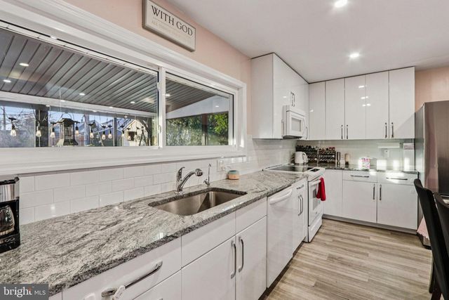 47 PLUMBRIDGE DR, Levittown, PA 19056