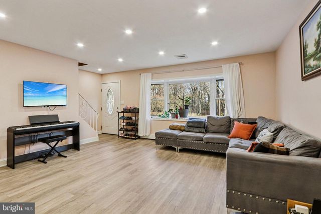 47 PLUMBRIDGE DR, Levittown, PA 19056