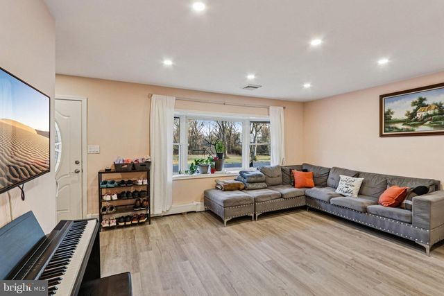 47 PLUMBRIDGE DR, Levittown, PA 19056