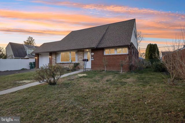 47 PLUMBRIDGE DR, Levittown, PA 19056