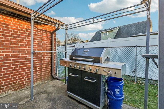 47 PLUMBRIDGE DR, Levittown, PA 19056