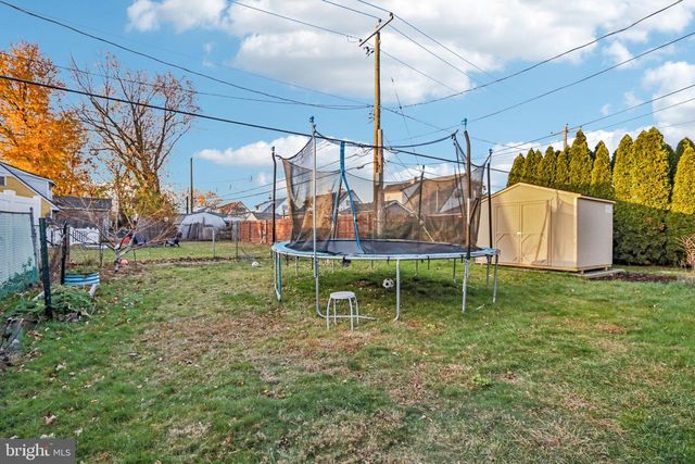 47 PLUMBRIDGE DR, Levittown, PA 19056