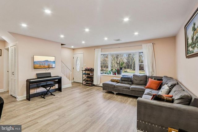 47 PLUMBRIDGE DR, Levittown, PA 19056