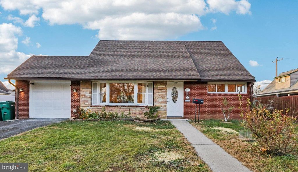 47 PLUMBRIDGE DR, Levittown, PA 19056