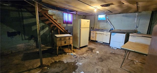 404 Ridgelawn Ave, Neshannock Twp, PA 16105