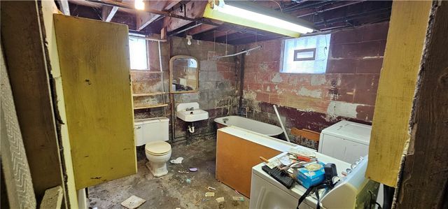 404 Ridgelawn Ave, Neshannock Twp, PA 16105