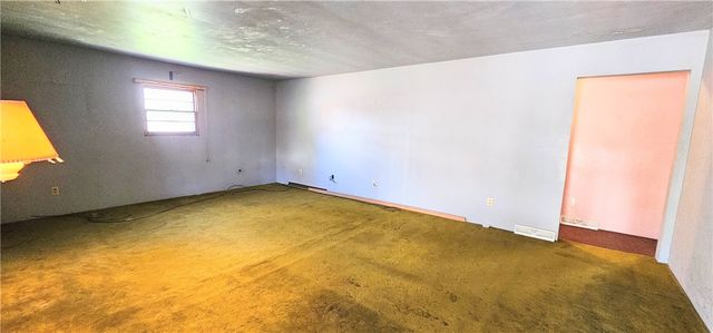 404 Ridgelawn Ave, Neshannock Twp, PA 16105