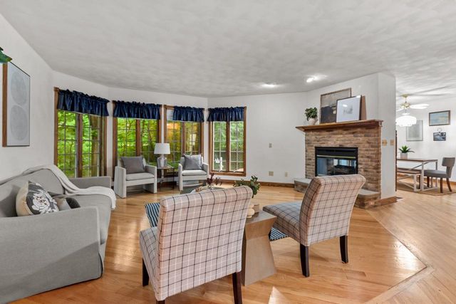 17 PAMELA COURT, Appleton, WI 54915