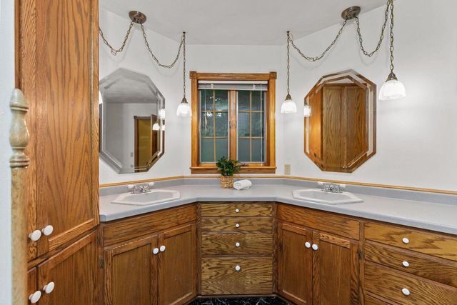17 PAMELA COURT, Appleton, WI 54915