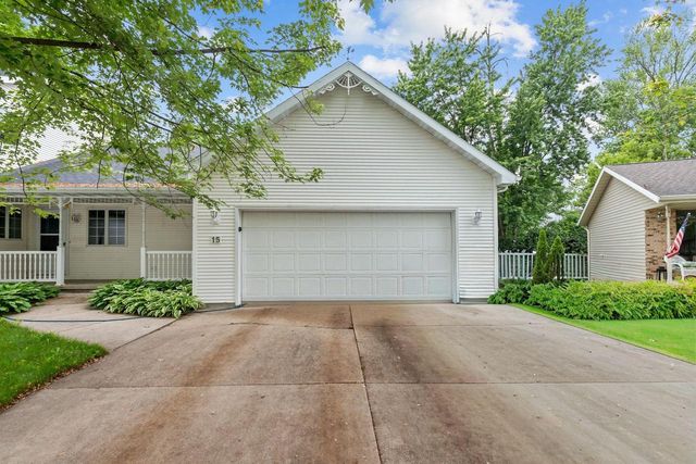 17 PAMELA COURT, Appleton, WI 54915