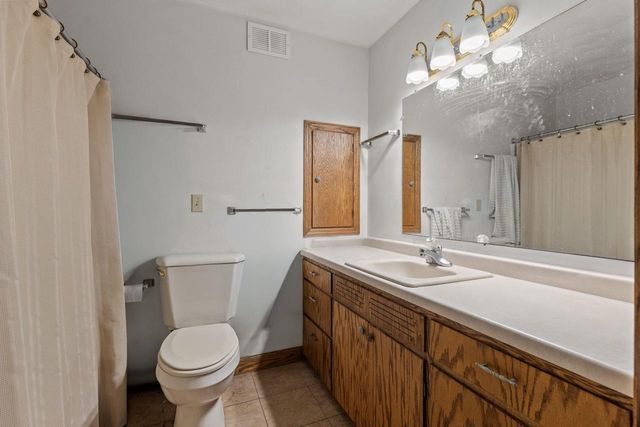 17 PAMELA COURT, Appleton, WI 54915