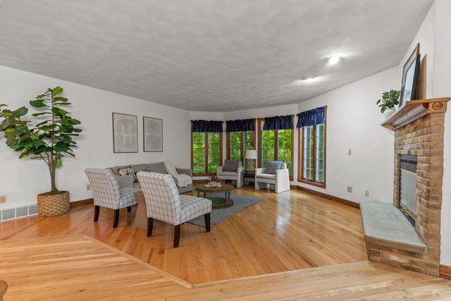 17 PAMELA COURT, Appleton, WI 54915