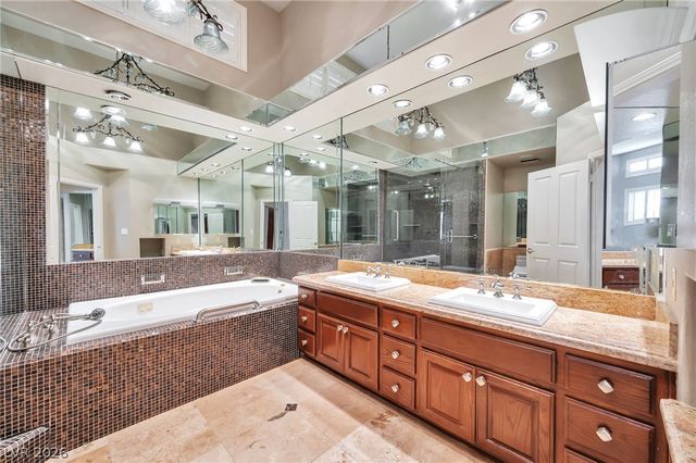 7802 Harbour Towne Avenue, Las Vegas, NV 89113