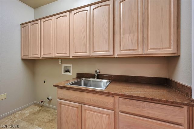 7802 Harbour Towne Avenue, Las Vegas, NV 89113