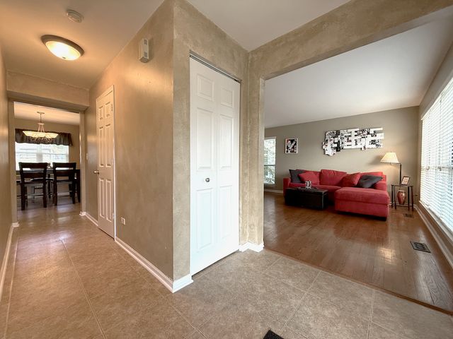 1664 Brighton Drive, Mundelein, IL 60060