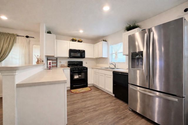 5423 Rosser Ruby Way, Brookshire, TX 77423