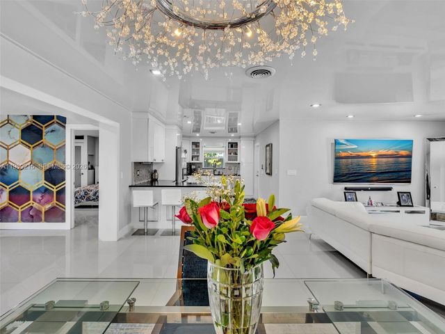 5121 NE 30th Ter, Lighthouse Point, FL 33064