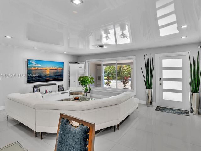 5121 NE 30th Ter, Lighthouse Point, FL 33064