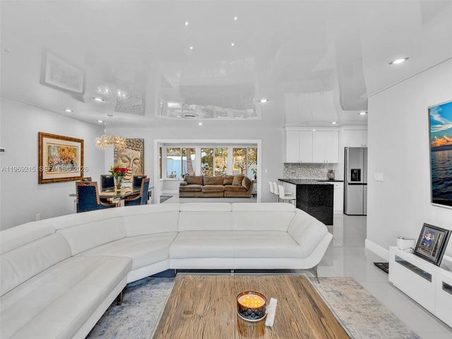 5121 NE 30th Ter, Lighthouse Point, FL 33064