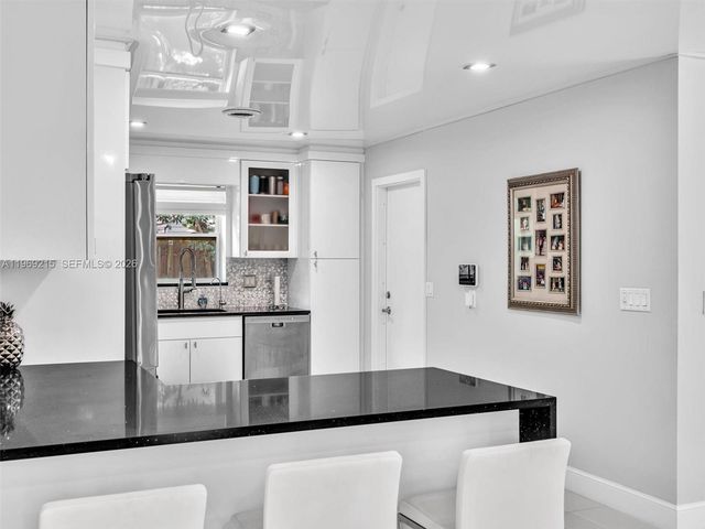 5121 NE 30th Ter, Lighthouse Point, FL 33064