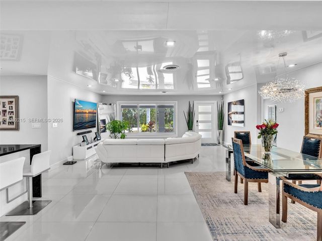 5121 NE 30th Ter, Lighthouse Point, FL 33064