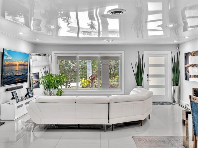 5121 NE 30th Ter, Lighthouse Point, FL 33064