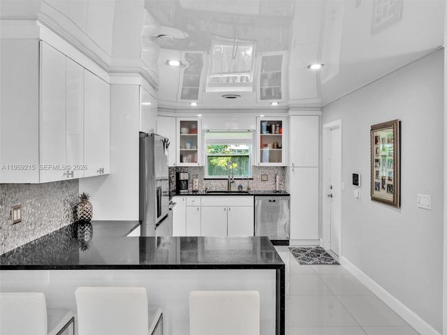 5121 NE 30th Ter, Lighthouse Point, FL 33064