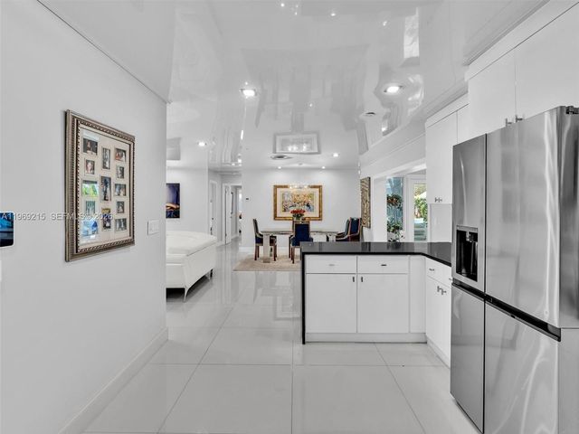 5121 NE 30th Ter, Lighthouse Point, FL 33064